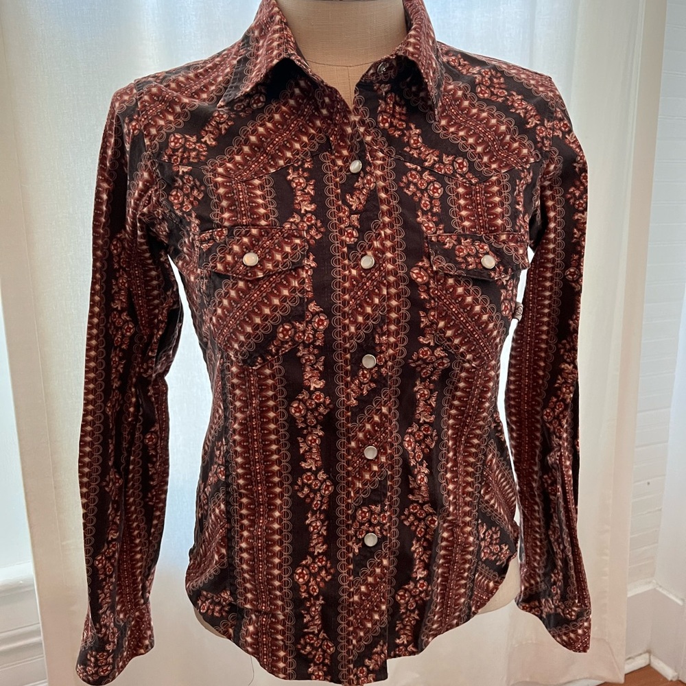 Pantagonia maroon brown and cream with snaps.